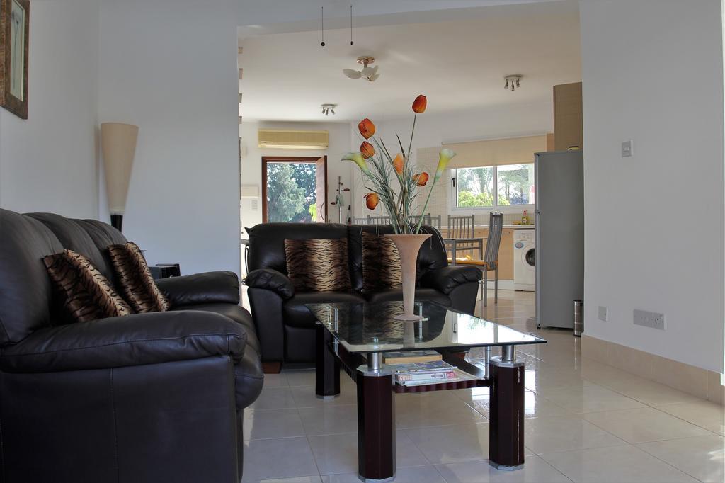 Villa Christina Paphos Eksteriør billede
